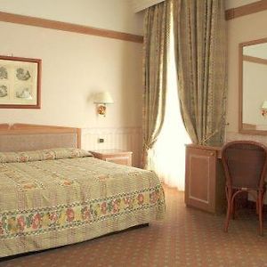 Standard Zimmer mit Kingsize-Bett